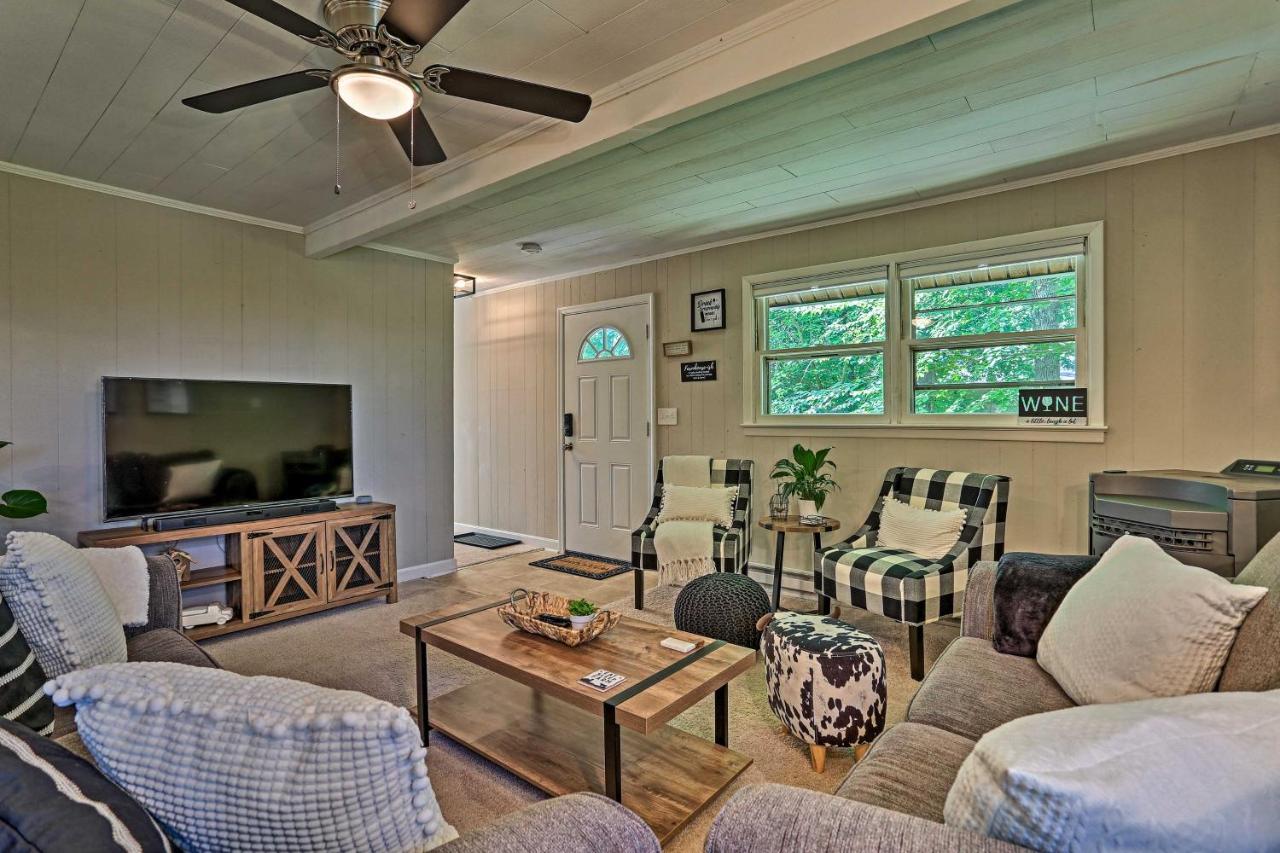 Modern East Stroudsburg Home With Deck And Gas Grill! 외부 사진