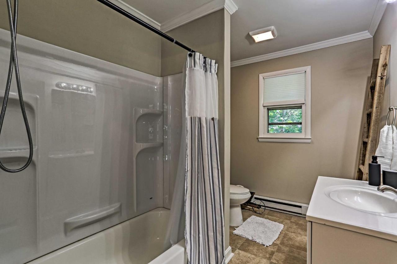 Modern East Stroudsburg Home With Deck And Gas Grill! 외부 사진