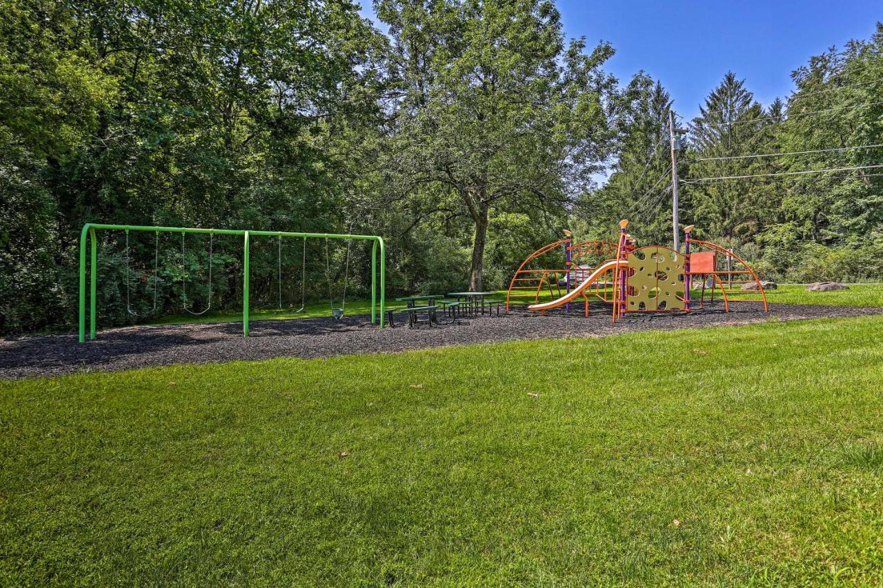 Modern East Stroudsburg Home With Deck And Gas Grill! 외부 사진