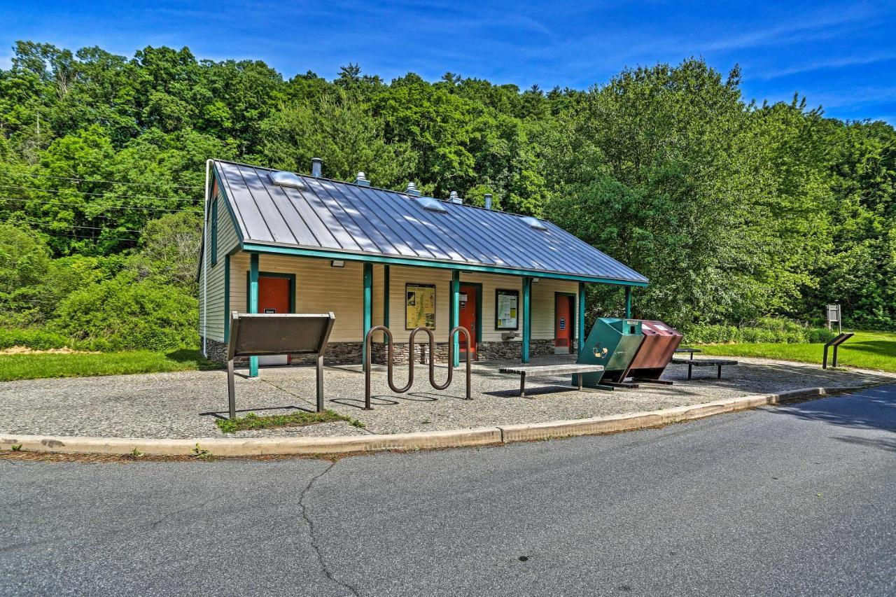 Modern East Stroudsburg Home With Deck And Gas Grill! 외부 사진